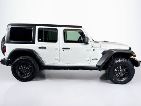 Used 2024 Jeep Wrangler Unlimited image 4
