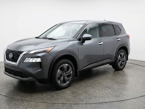 Used 2025 Nissan Rogue SV image 3
