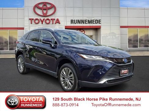 Used 2024 Toyota Venza XLE AWD/4WD image 1