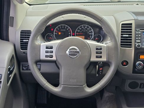 Used 2014 Nissan Frontier SL RWD image 17
