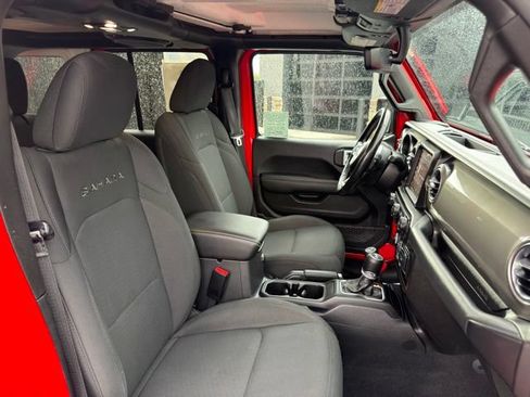 Used 2021 Jeep Wrangler Unlimited Sahara w/ Uconnect 4C Nav & Sound Group AWD/4WD image 27