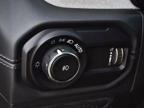 Used 2024 Jeep Wrangler Sahara image 11