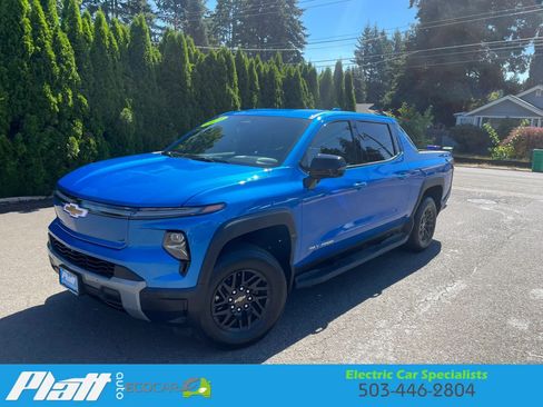 Used 2025 Chevrolet Silverado EV LT AWD/4WD image 3