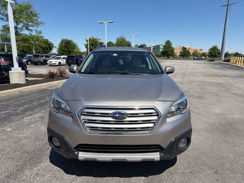Used 2017 Subaru Outback 2.5i Limited AWD/4WD image 3