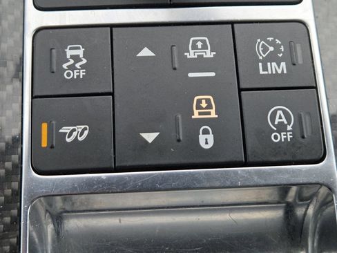 Used 2017 Land Rover Range Rover Sport SVR image 8