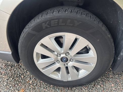 Used 2016 Subaru Outback 2.5i Premium AWD/4WD image 3