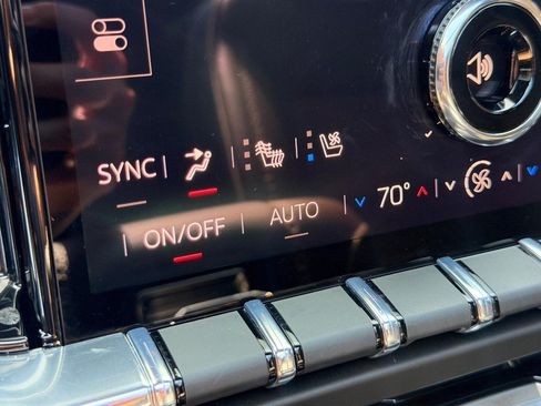 Used 2025 GMC Yukon Denali Ultimate AWD/4WD image 25