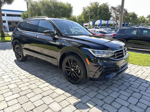Used 2022 Volkswagen Tiguan SE R-Line FWD image 16