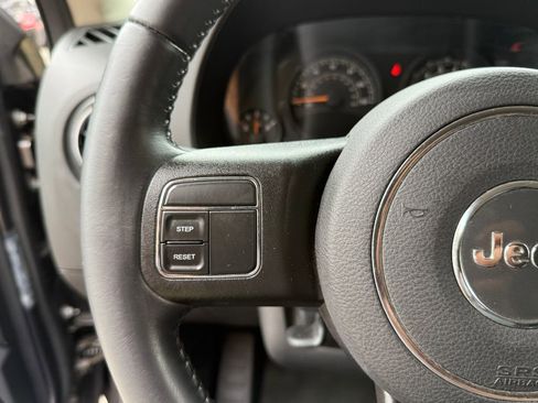 Used 2016 Jeep Patriot Latitude AWD/4WD image 20