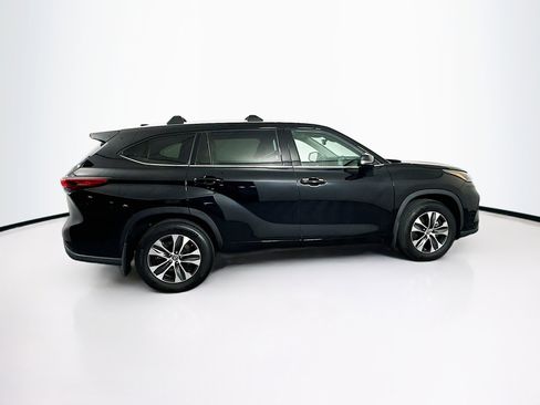 Used 2022 Toyota Highlander XLE image 10