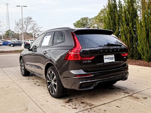 Used 2025 Volvo XC60 B5 Plus image 8