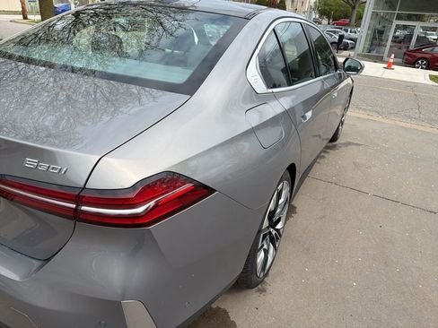Used 2025 BMW 530i xDrive AWD/4WD image 9
