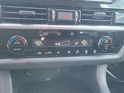 Used 2022 Nissan Pathfinder S image 18