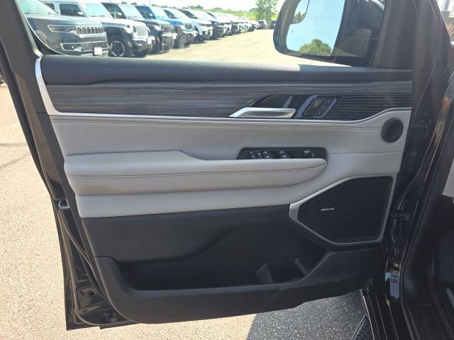 Used 2024 Jeep Wagoneer L Series II w/ Convenience Group I AWD/4WD image 38