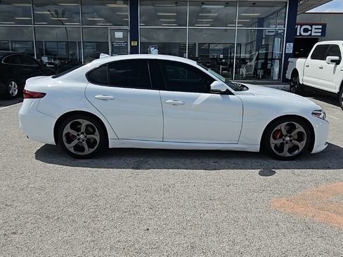Used 2018 Alfa Romeo Giulia RWD image 8