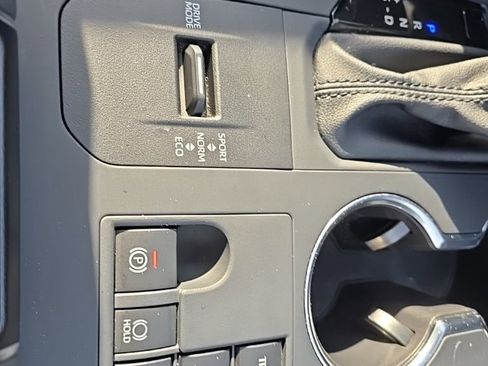 Certified 2025 Toyota Highlander XLE image 24