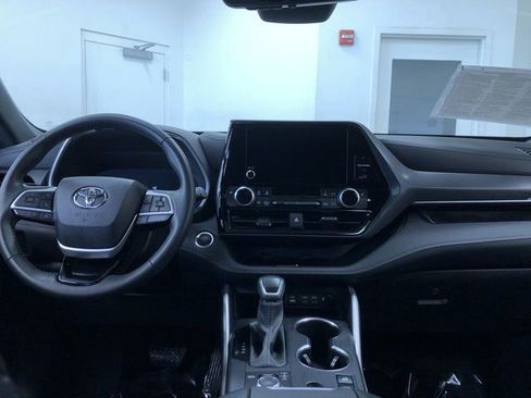Certified 2025 Toyota Highlander XSE AWD/4WD image 17