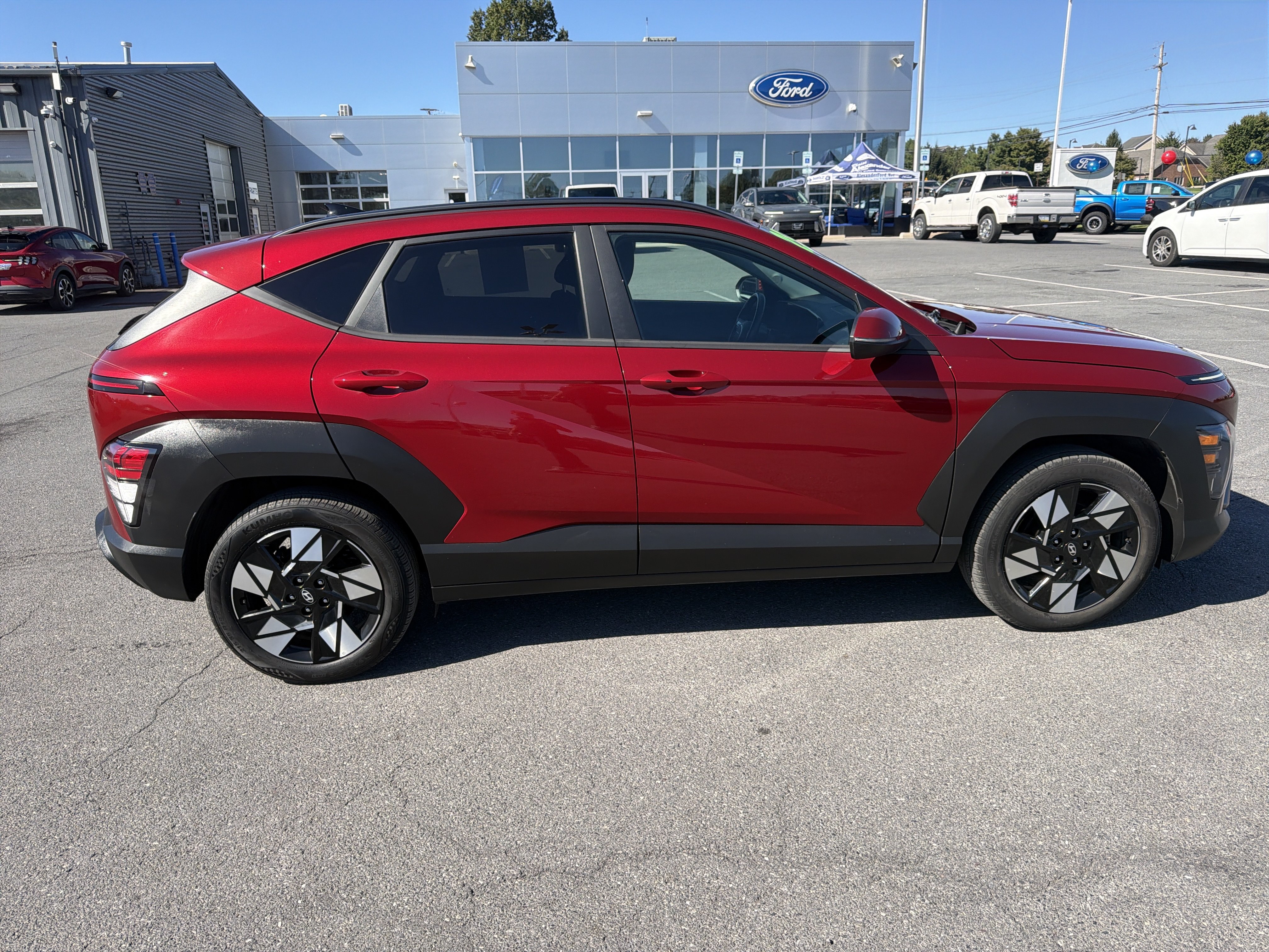 Used 2025 Hyundai Kona SEL FWD image 2
