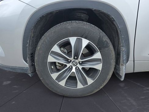 Used 2021 Toyota Highlander XLE image 14