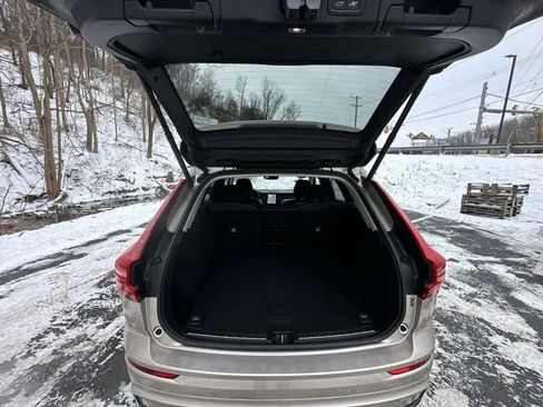 Used 2025 Volvo XC60 B5 Plus image 24