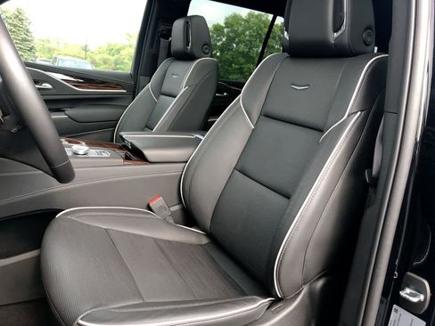 Used 2023 Cadillac Escalade Premium Luxury image 12