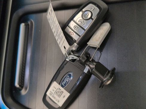 Used 2025 Ford Expedition Platinum w/ Platinum Ultimate Package AWD/4WD image 43