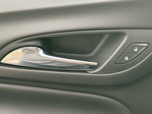 Used 2020 Chevrolet Equinox Premier image 10