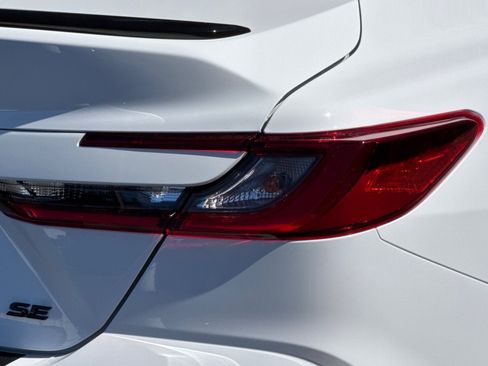 New 2026 Toyota Camry Hybrid FWD image 11