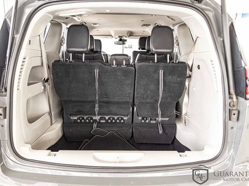 Used 2022 Chrysler Pacifica Touring-L image 18