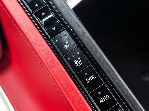 Used 2023 Chevrolet Corvette Stingray Premium Conv w/ Z51 Performance Package RWD image 7