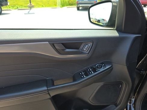 Certified 2023 Ford Escape Active AWD/4WD image 12