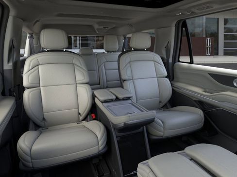 New 2026 Lincoln Navigator L Reserve AWD/4WD image 11