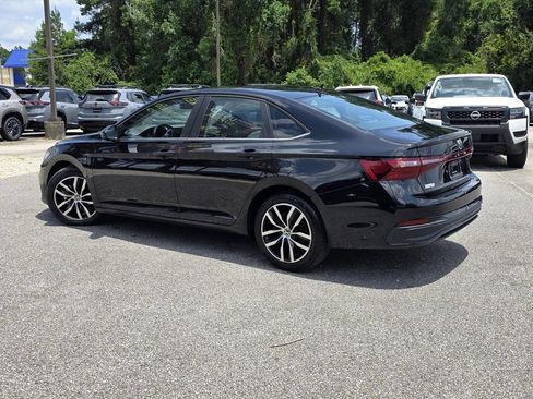 Used 2025 Volkswagen Jetta SE FWD image 5