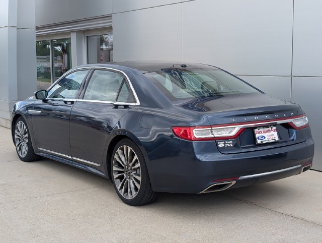 Used 2017 Lincoln Continental Select w/ Climate Package AWD/4WD image 4