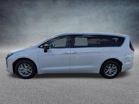 New 2027 Chrysler Pacifica Select FWD image 6