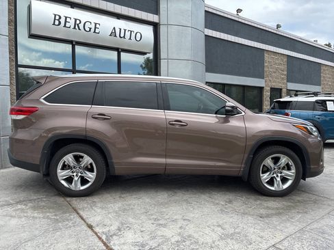 Used 2017 Toyota Highlander Limited w/ Carpet Mat Package AWD/4WD image 6