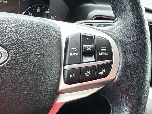 Used 2022 Ford Explorer XLT w/ Equipment Group 202A AWD/4WD image 18
