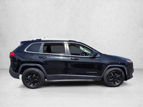 Used 2017 Jeep Cherokee Limited FWD image 4