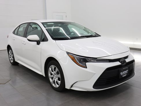 Used 2024 Toyota Corolla LE FWD image 2
