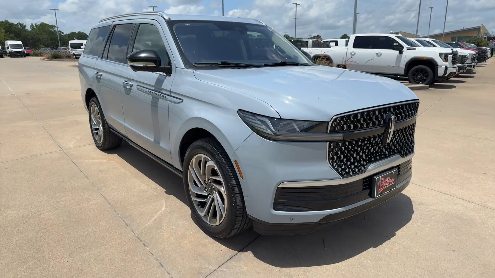 Used 2025 Lincoln Navigator Reserve AWD/4WD image 3