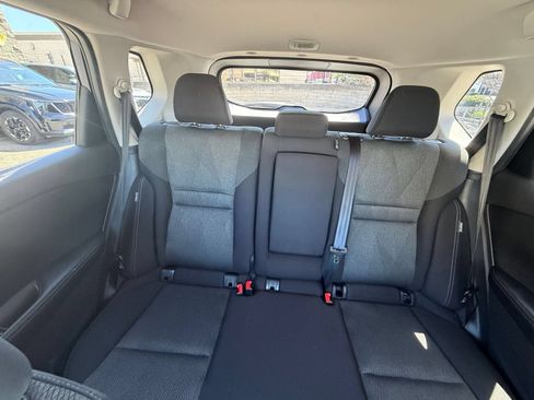 Used 2025 Nissan Rogue SV FWD image 40