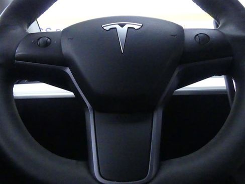 Used 2023 Tesla Model Y AWD image 16