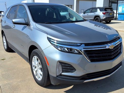 Used 2023 Chevrolet Equinox LT image 2