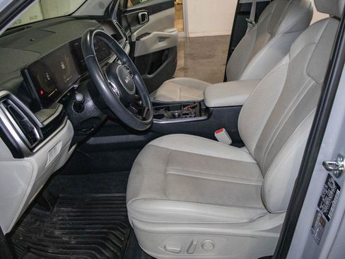 Used 2024 Kia Sorento EX w/ Panoramic Sunroof Package FWD image 8