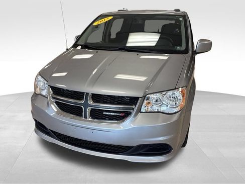Used 2015 Dodge Grand Caravan SXT w/ UConnect Hands-Free Group FWD image 2