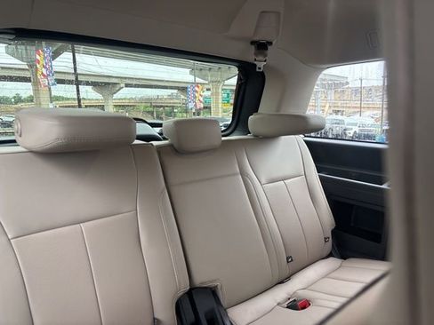 Used 2024 Ford Expedition XLT RWD image 10