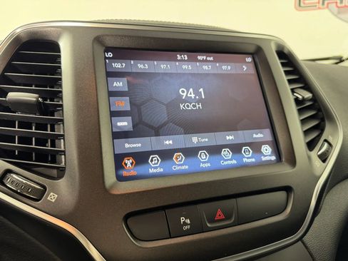 Used 2019 Jeep Cherokee Trailhawk w/ Cold Weather Group AWD/4WD image 19