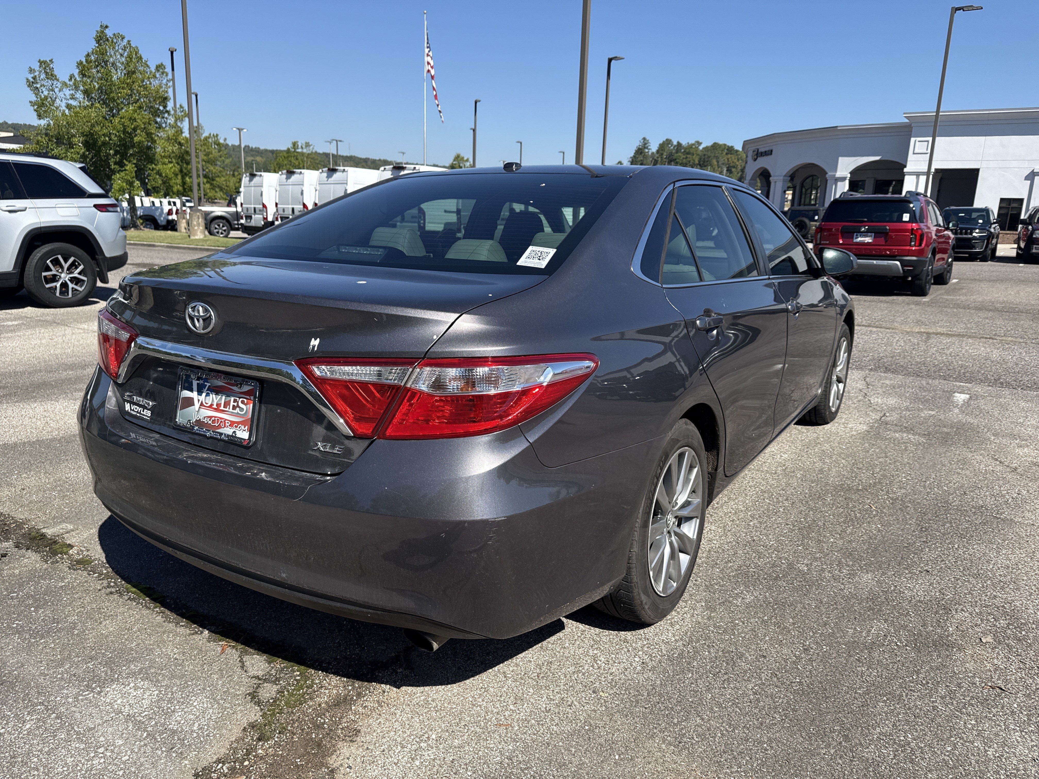 Used 2017 Toyota Camry XLE w/ Moonroof Package FWD image 9