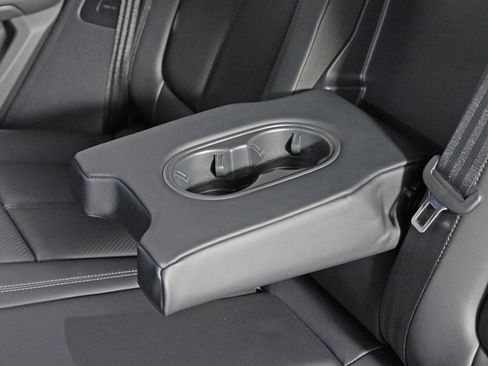 Used 2025 Porsche Macan image 34