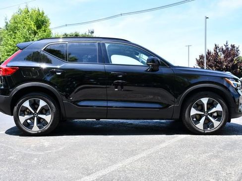 Certified 2026 Volvo XC40 B5 Plus AWD/4WD image 8